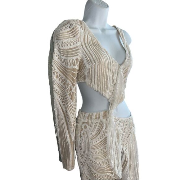 FASHIONNOVA Maxi Dress Off White Color Apliques Sequins Embellishment Size M. - Picture 3 of 7